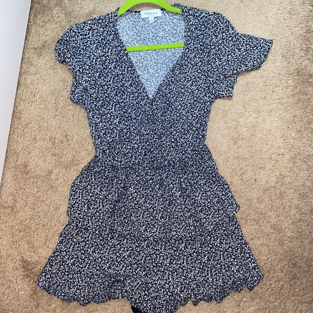 Adorable black and white flower romper size small